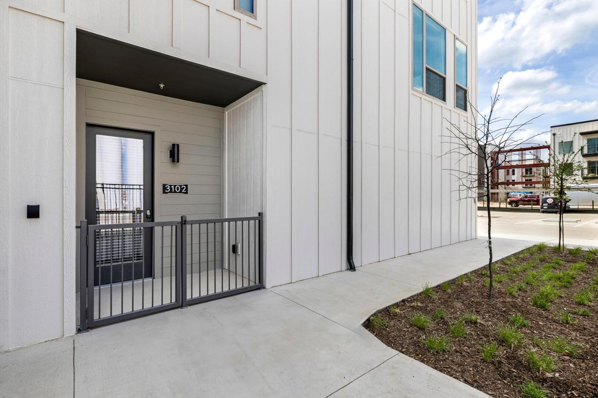 Railyard Apartments By Barsala Denton Bilik gambar