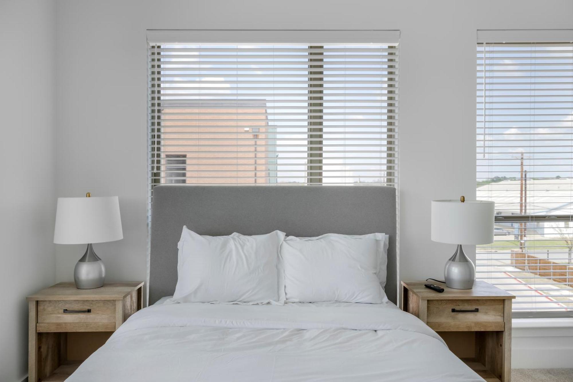 Railyard Apartments By Barsala Denton Bilik gambar